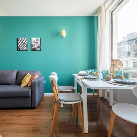 Oasis: Stylish Retreat In The Heart Of *