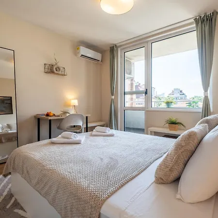 Oasis: Stylish Retreat In The Heart Of Appartement Sofia