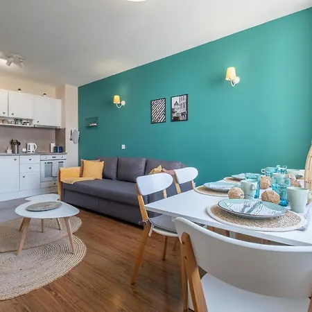 Apartment Oasis: Stylish Retreat In The Heart Of