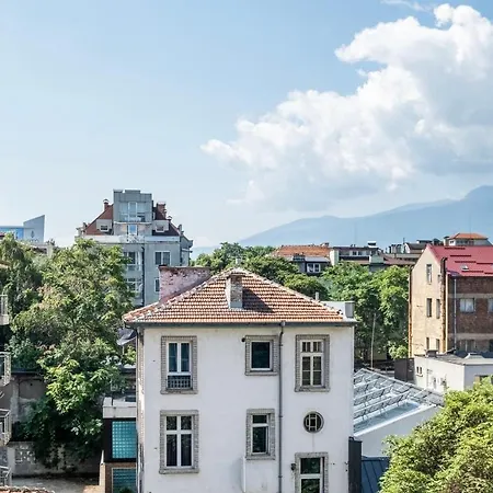 Oasis: Stylish Retreat In The Heart Of *