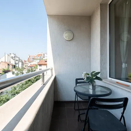 Oasis: Stylish Retreat In The Heart Of Apartment *